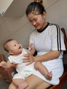女宝宝8月出生起名杨瑶 龙年女宝宝名字带书